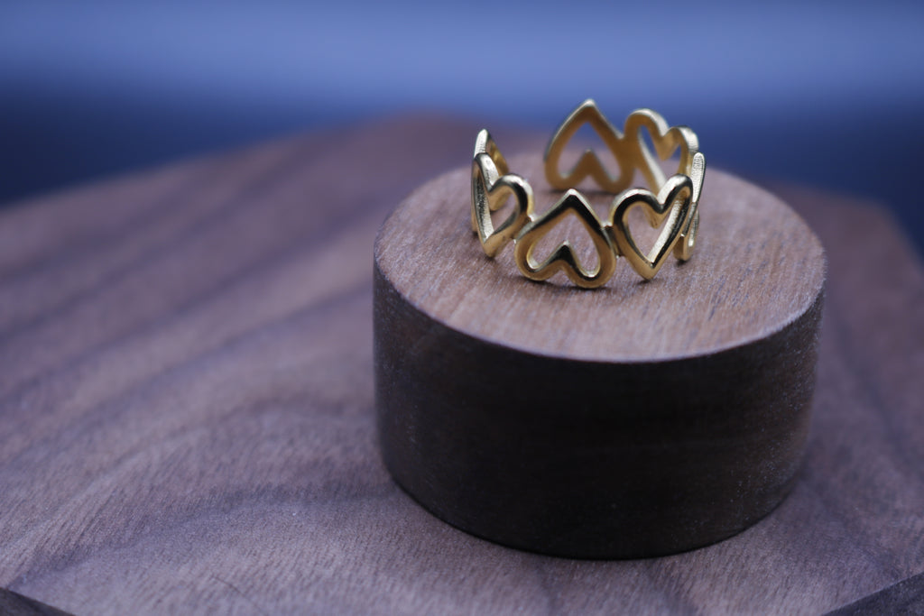 Anillo dorado corazones minimalista (ajustable)