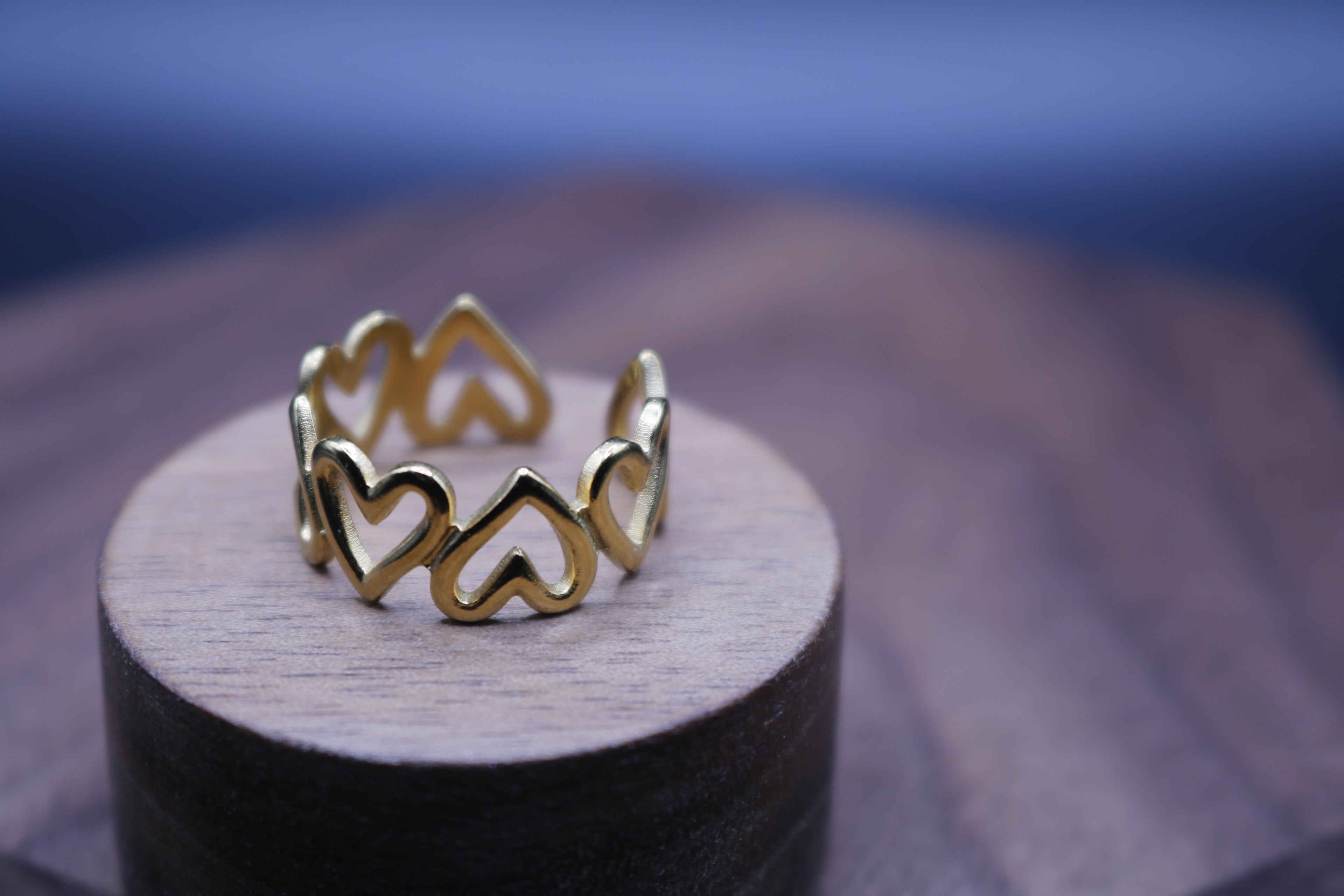 Anillo dorado corazones minimalista (ajustable)