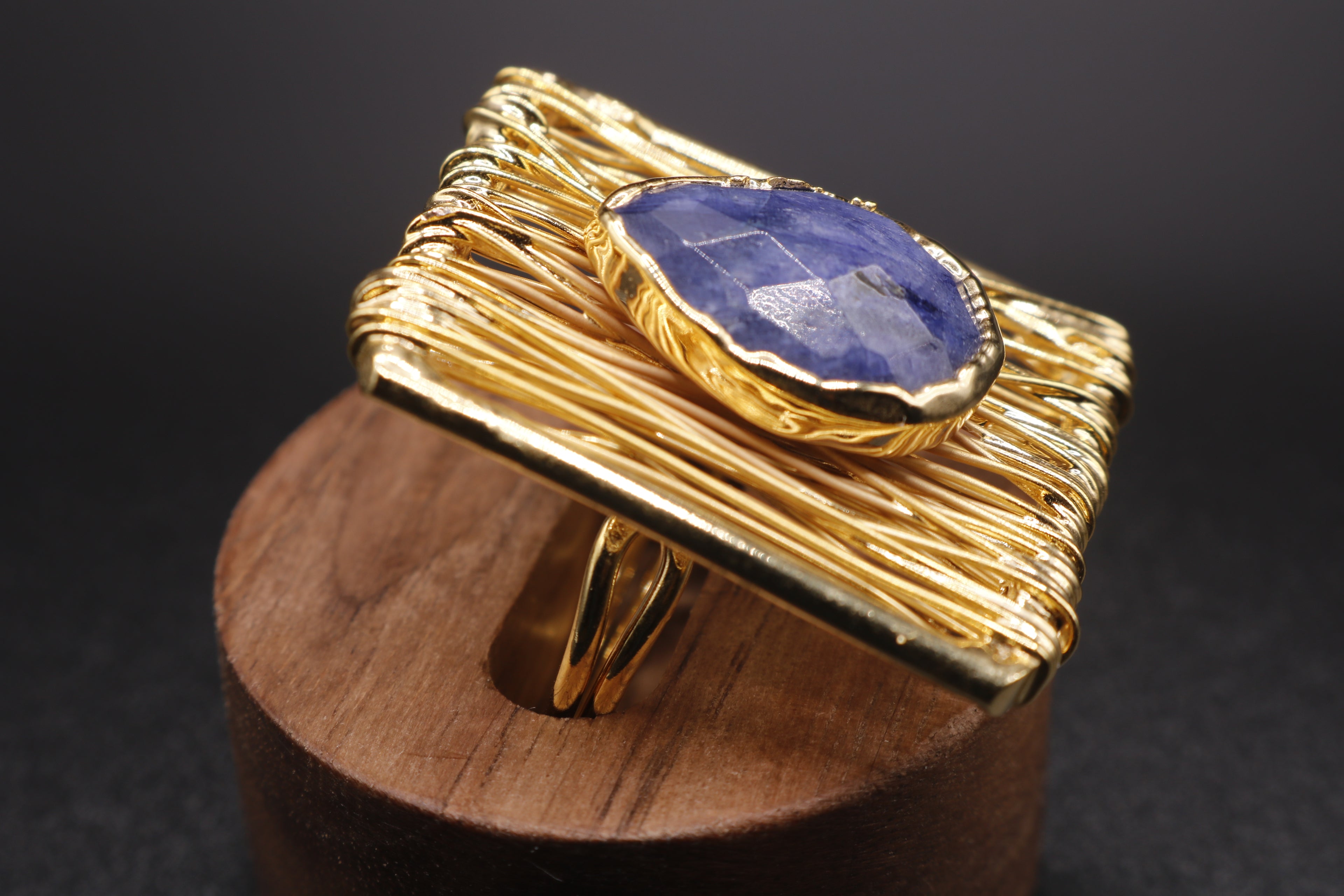 Anillo baño de oro rectangular cuarzo azul  (ajustable)